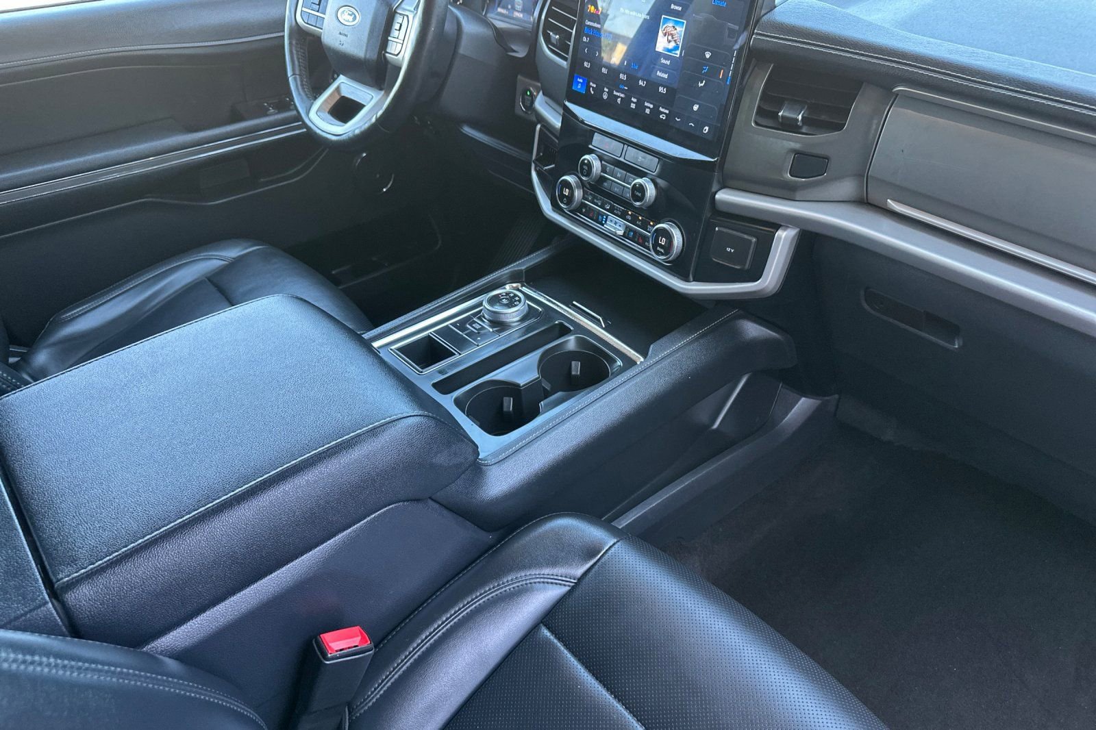 Used 2022 Ford Expedition XLT image 17