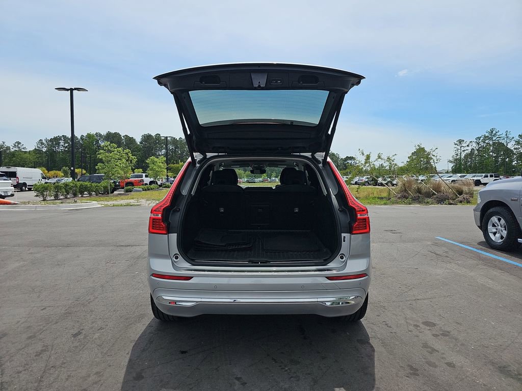 Used 2023 Volvo XC60 B5 Plus w/ Protection Package Premier FWD image 17
