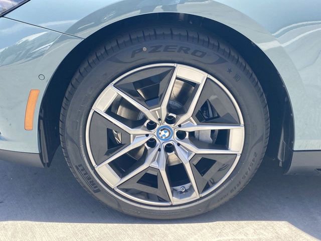 Used 2025 BMW i5 eDrive40i w/ Premium Package image 10