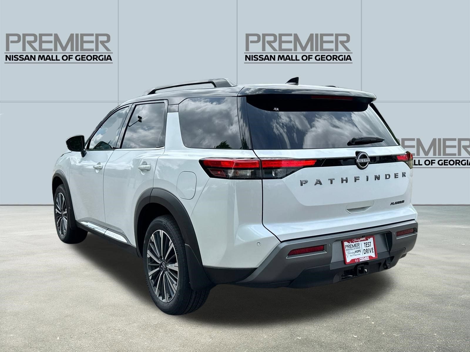 New 2026 Nissan Pathfinder Platinum FWD image 6