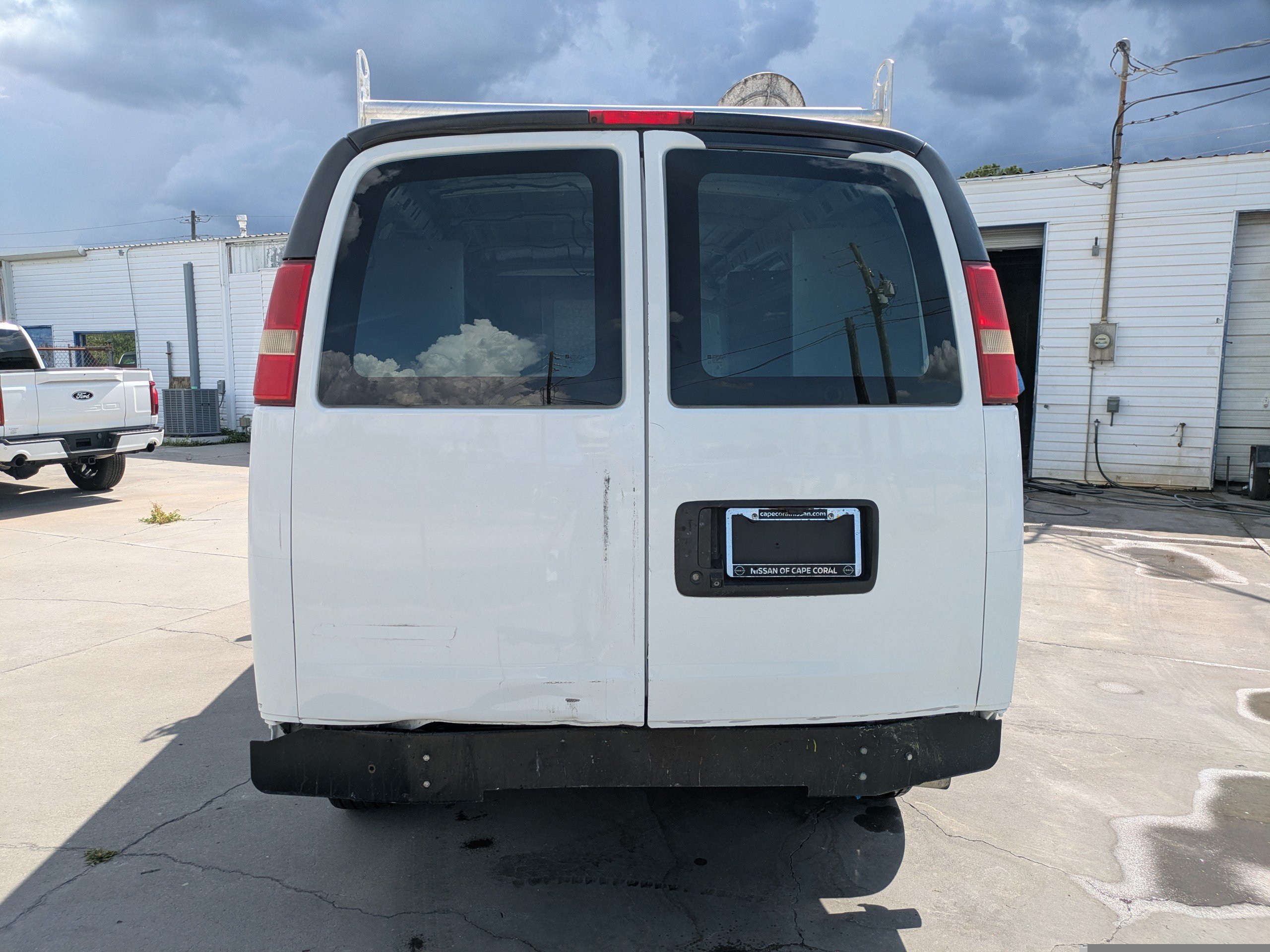 Used 2016 Chevrolet Express 2500 RWD image 5