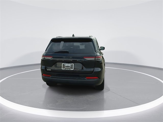 Used 2023 Jeep Grand Cherokee Altitude image 7