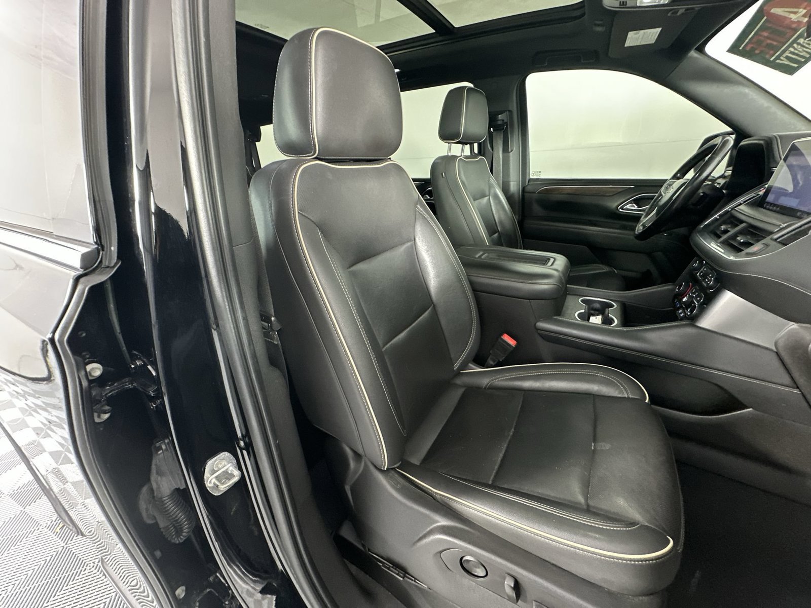 Used 2021 Chevrolet Tahoe Premier w/ Premium Package RWD image 26