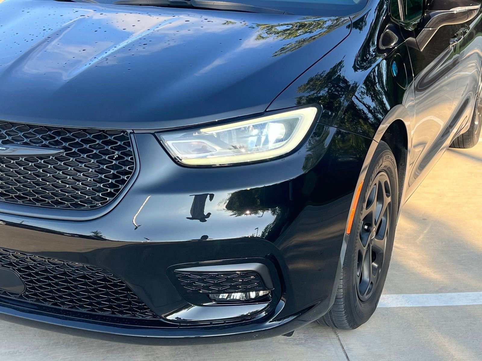 Used 2022 Chrysler Pacifica Touring-L w/ S Appearance Package FWD image 6