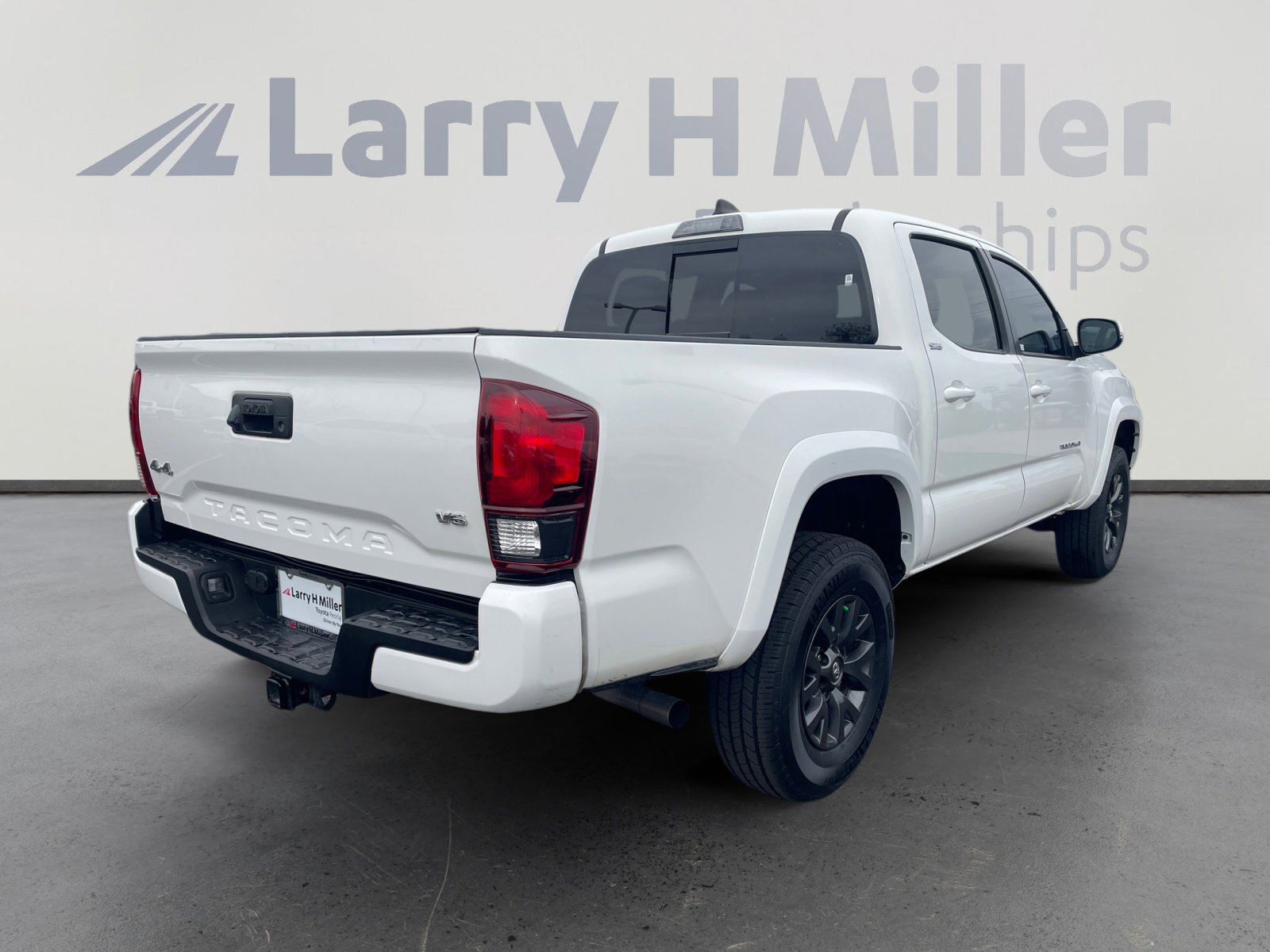 Certified 2022 Toyota Tacoma SR5 w/ Technology Package image 5