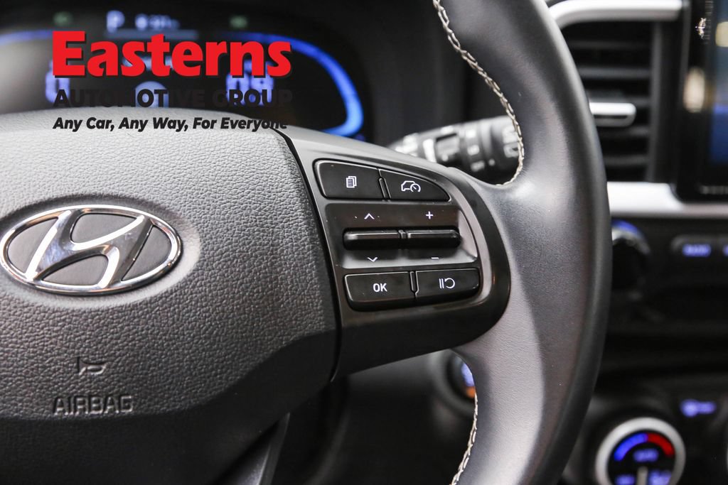 Used 2023 Hyundai Venue Limited FWD image 16