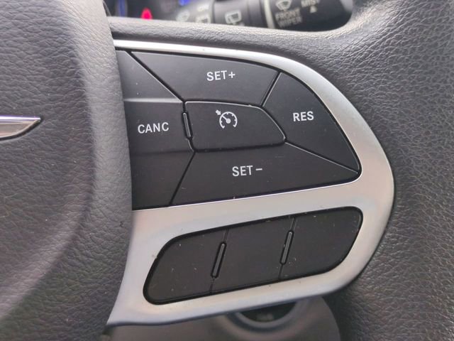 Used 2018 Chrysler Pacifica Touring w/ Security Group image 24