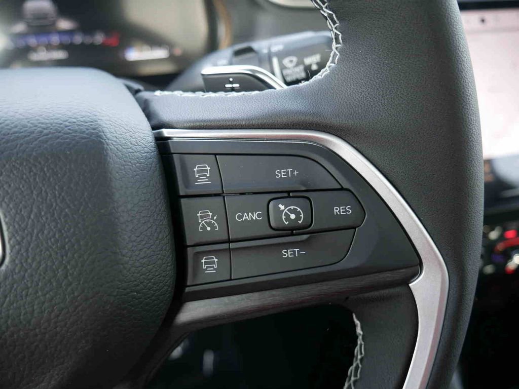 New 2025 Jeep Grand Cherokee Limited w/ Luxury Tech Group II image 40