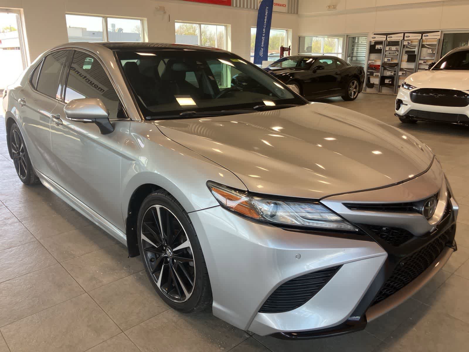 Used 2018 Toyota Camry FWD image 3