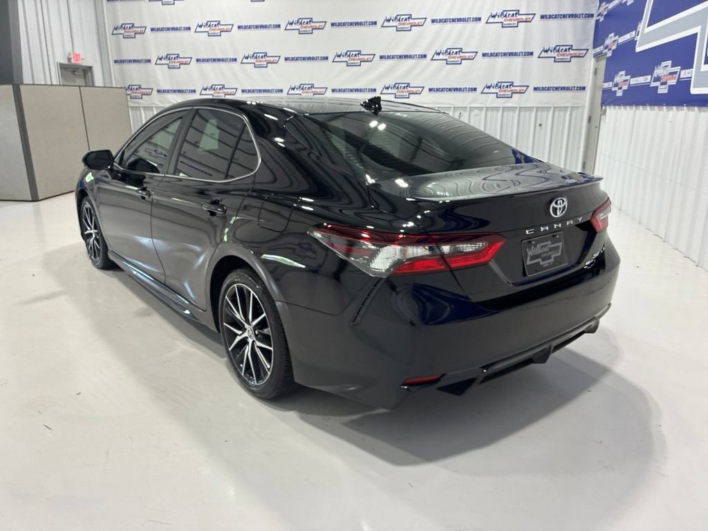 Used 2024 Toyota Camry SE w/ Cold Weather Package FWD image 4