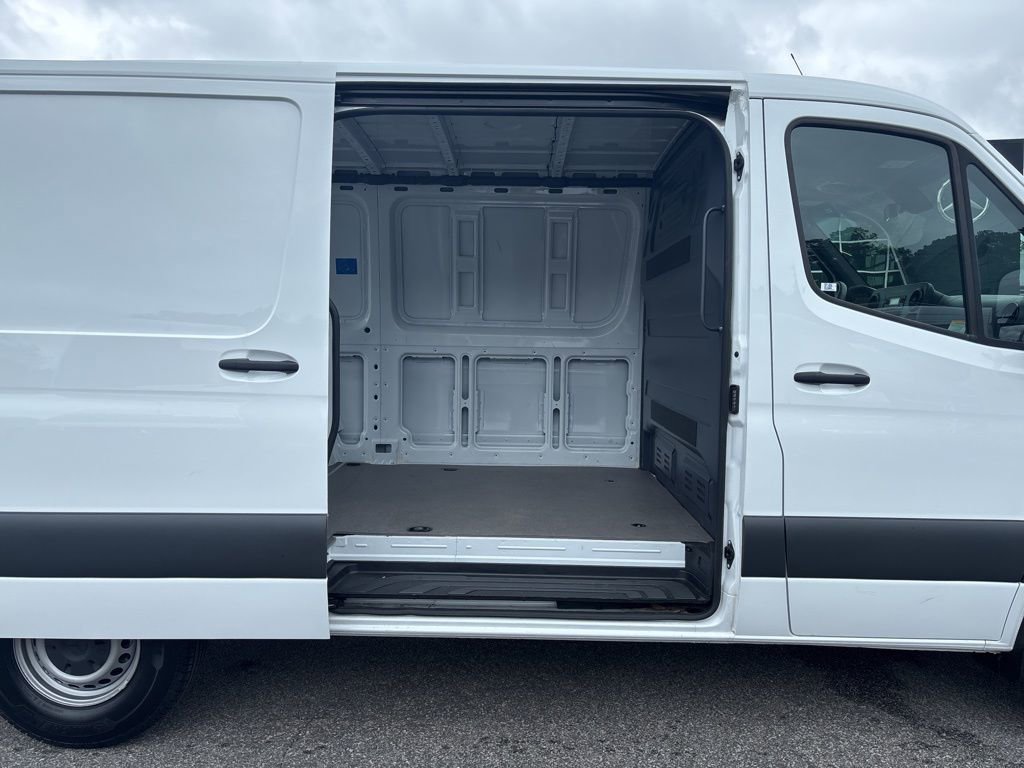 Used 2023 Mercedes-Benz Sprinter 144 Cargo image 18