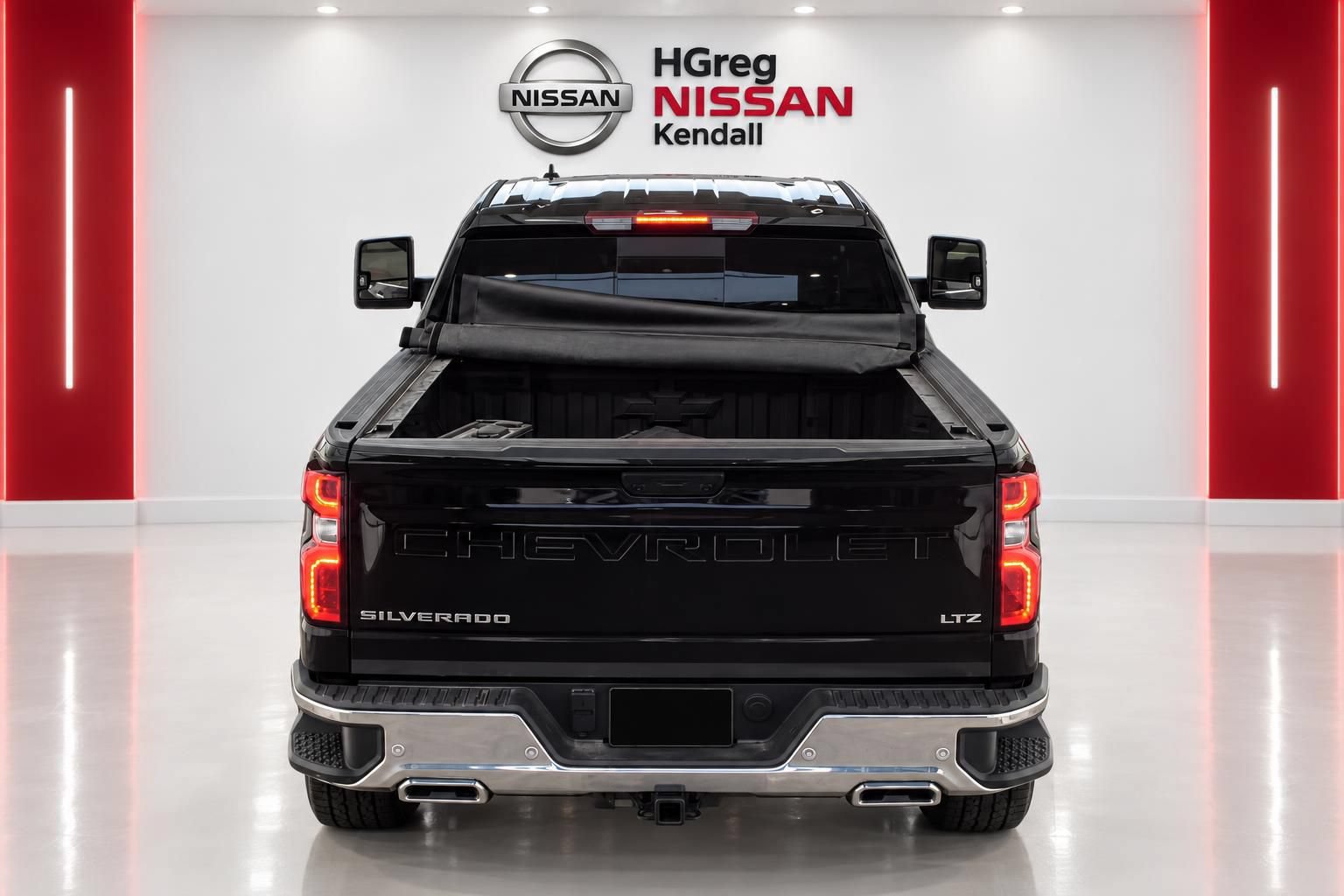 Used 2024 Chevrolet Silverado 1500 LTZ AWD/4WD image 5