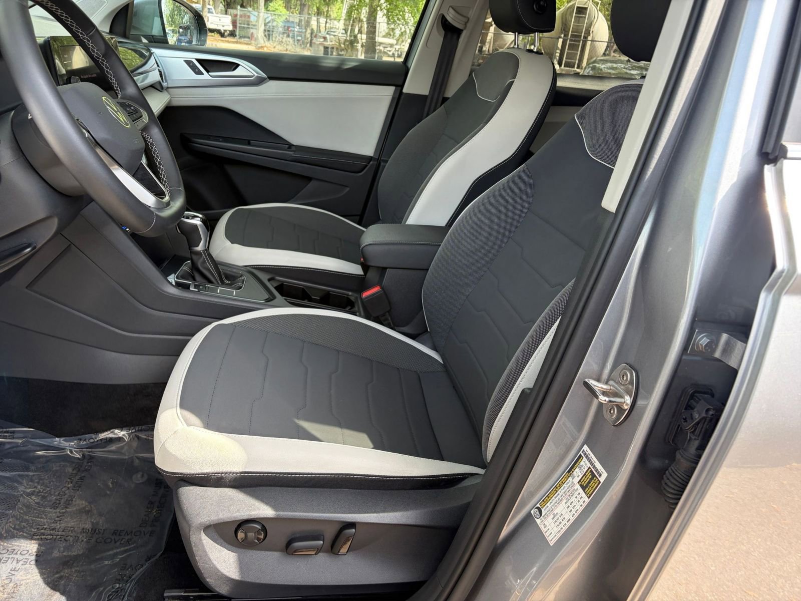 Used 2025 Volkswagen Taos SE image 25