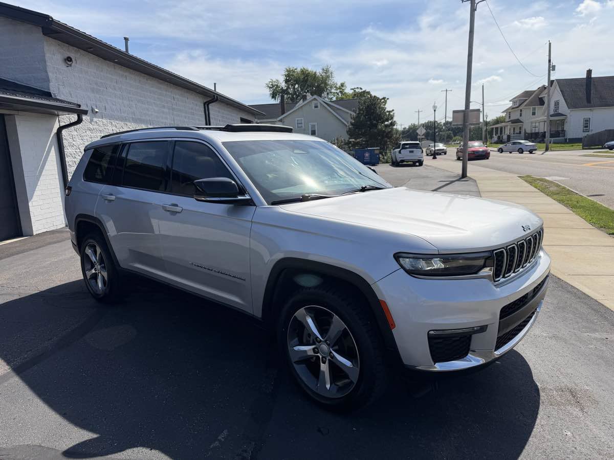 Used 2021 Jeep Grand Cherokee L Limited AWD/4WD image 6