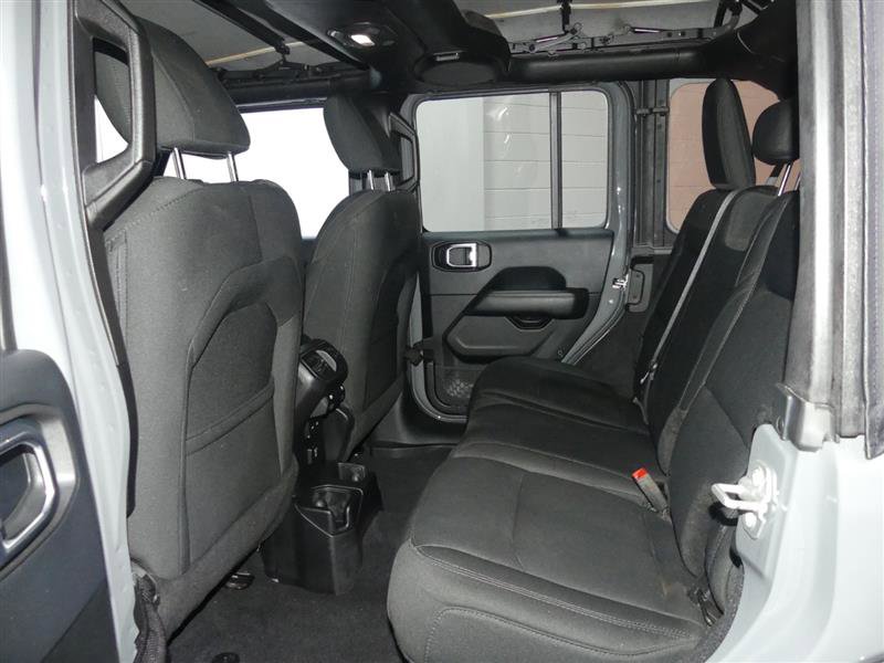 Used 2018 Jeep Wrangler Unlimited Sahara image 25