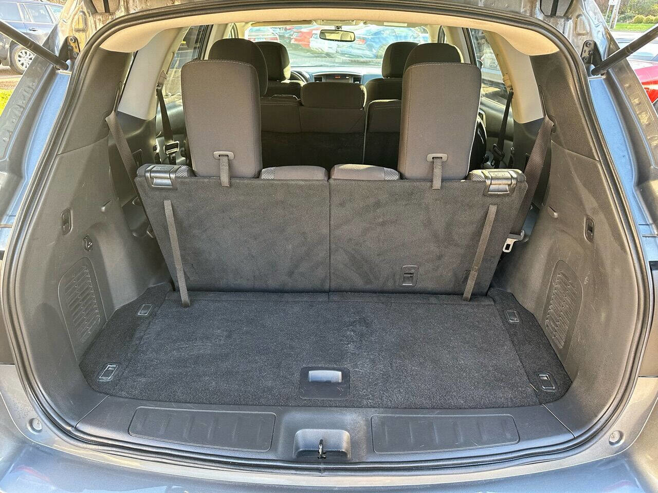 Used 2018 Nissan Pathfinder SV image 7