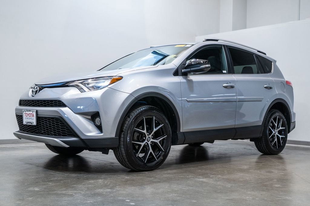 Used 2016 Toyota RAV4 SE image 3
