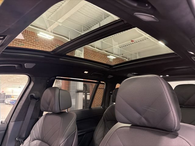 Used 2024 BMW X7 xDrive40i w/ Executive Package AWD/4WD image 30
