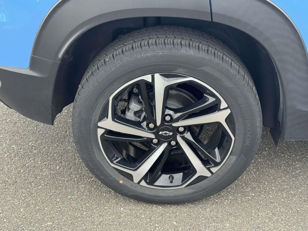 Used 2023 Chevrolet TrailBlazer RS w/ Technology Package AWD/4WD image 9