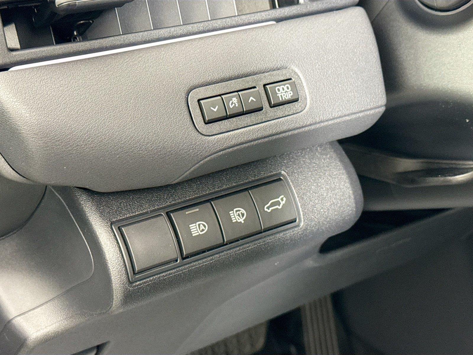 New 2026 Toyota C-HR AWD/4WD image 18