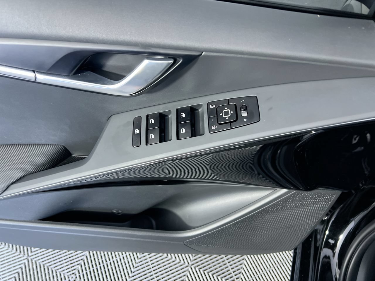 Certified 2024 Kia Niro EX FWD image 14