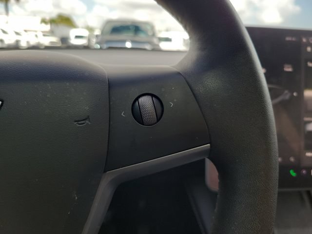 Used 2024 Tesla Model Y 2WD image 23