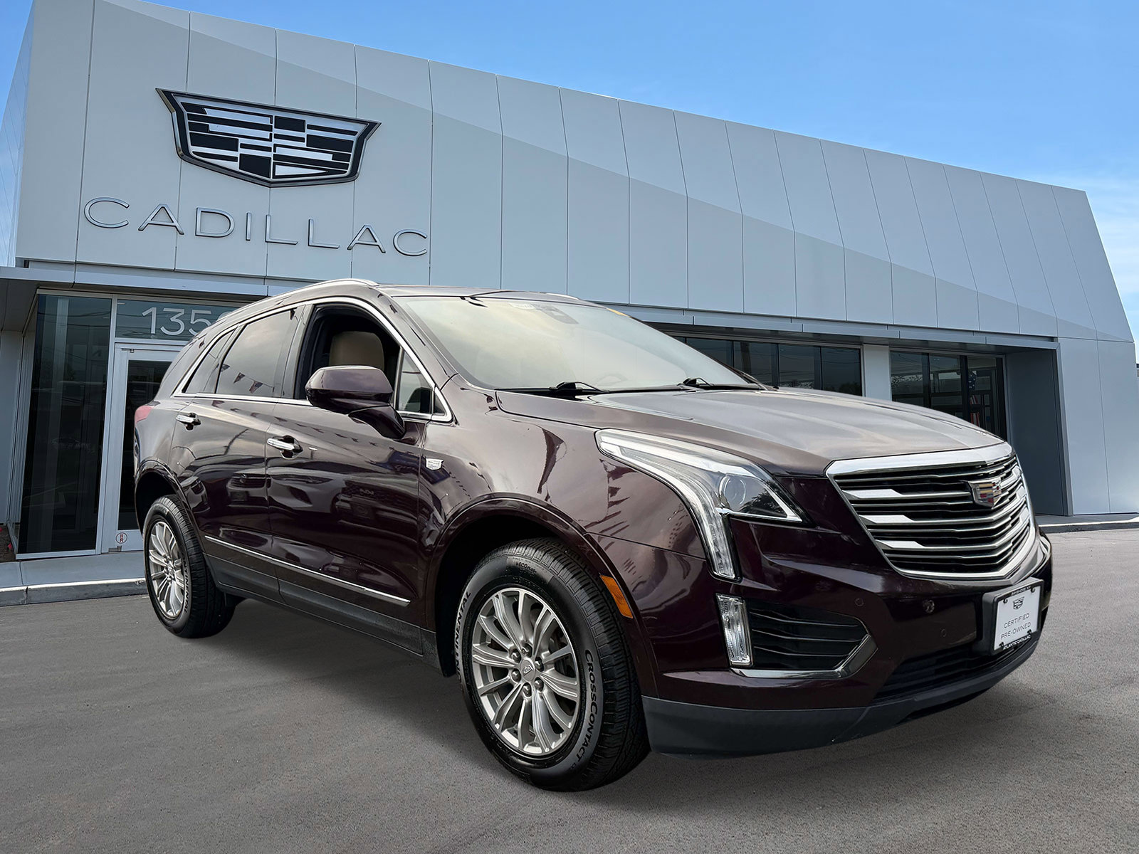 Used 2018 Cadillac XT5 Luxury w/ Driver Awareness Package AWD/4WD image 2