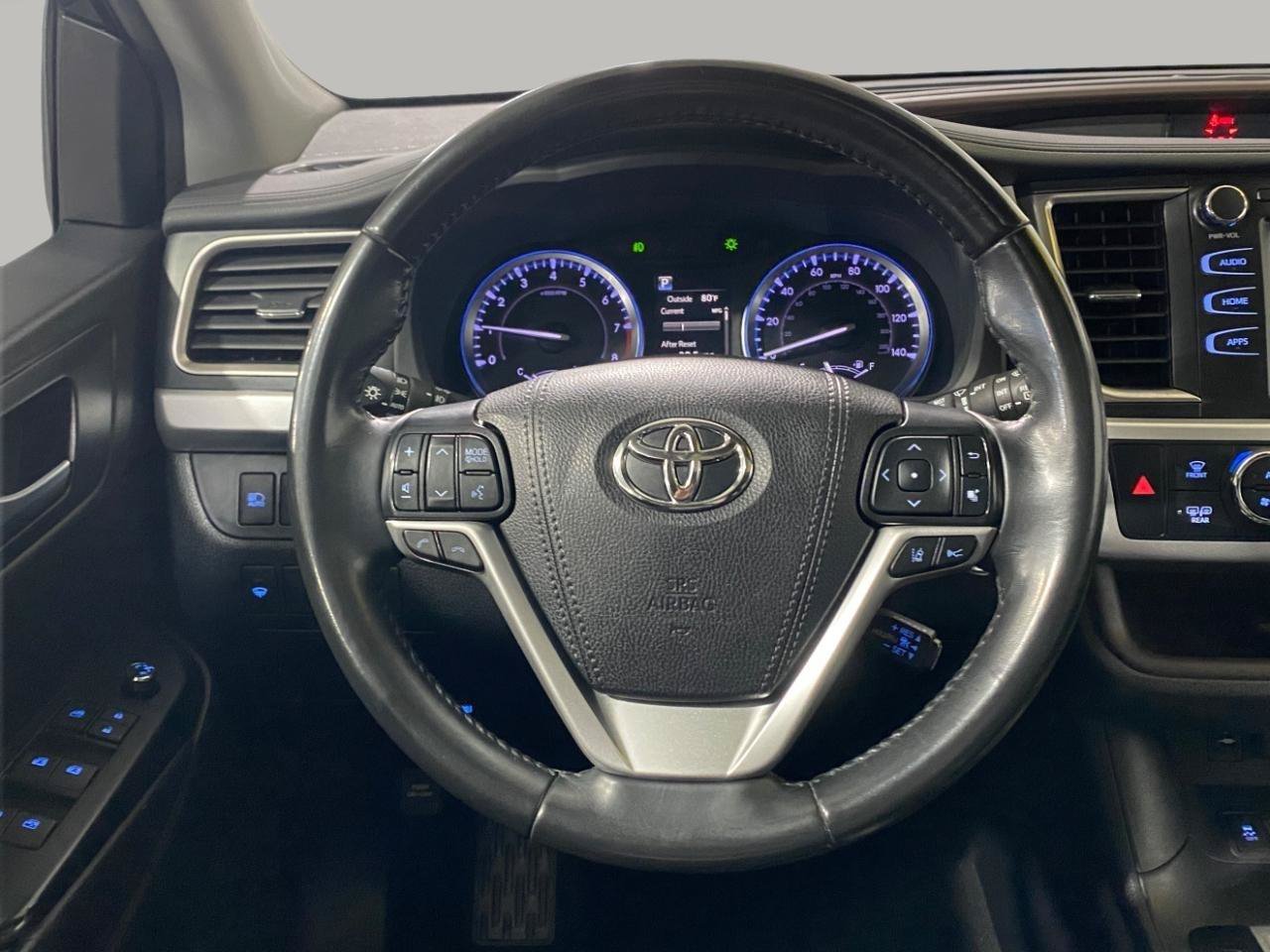 Used 2019 Toyota Highlander XLE AWD/4WD image 14