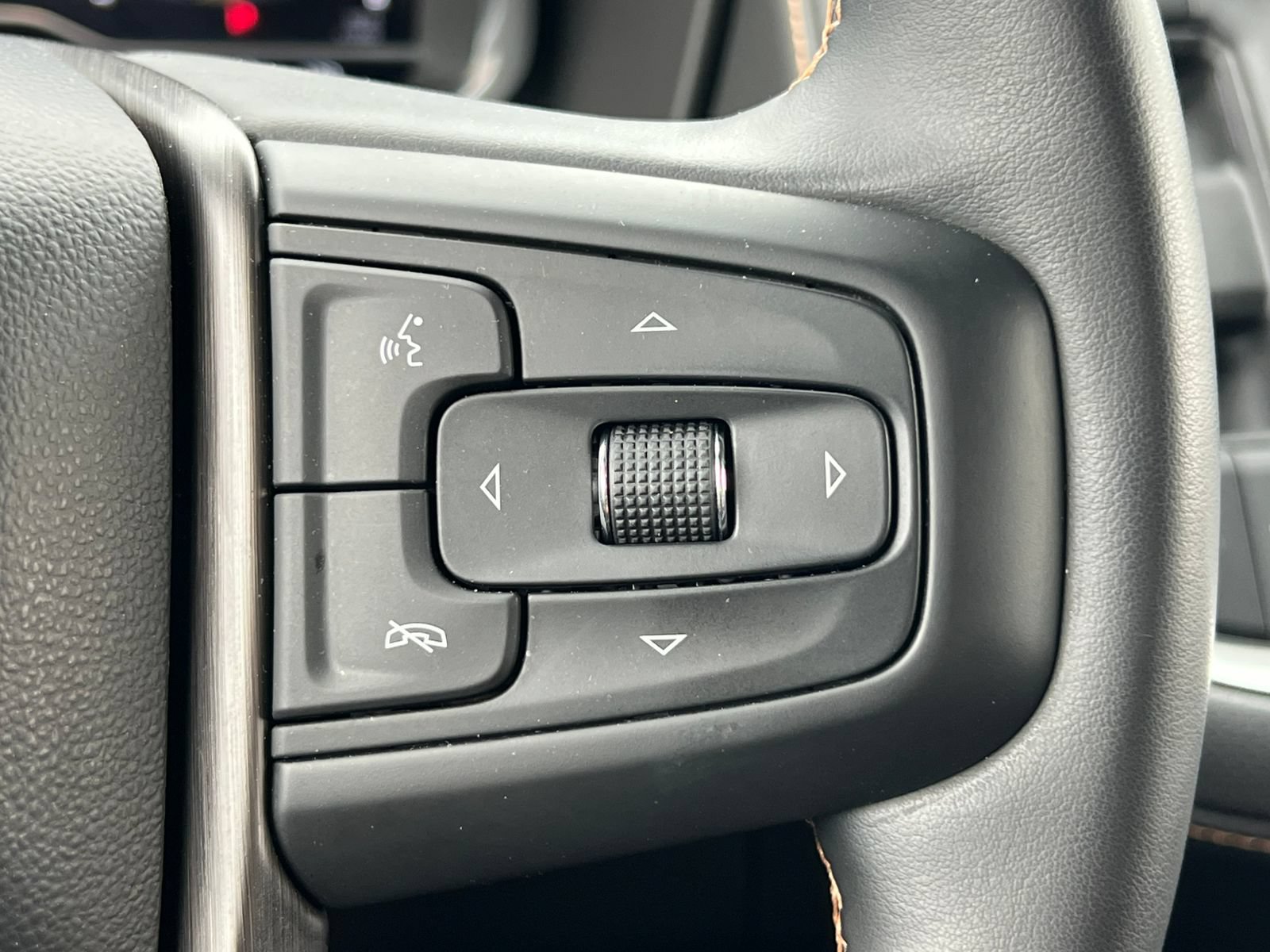 Used 2023 GMC Yukon XL AT4 w/ AT4 Premium Plus Package AWD/4WD image 28