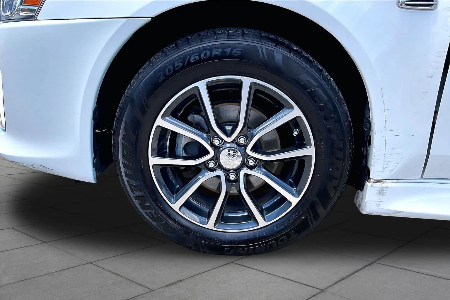 Used 2017 Mitsubishi Lancer ES FWD image 13