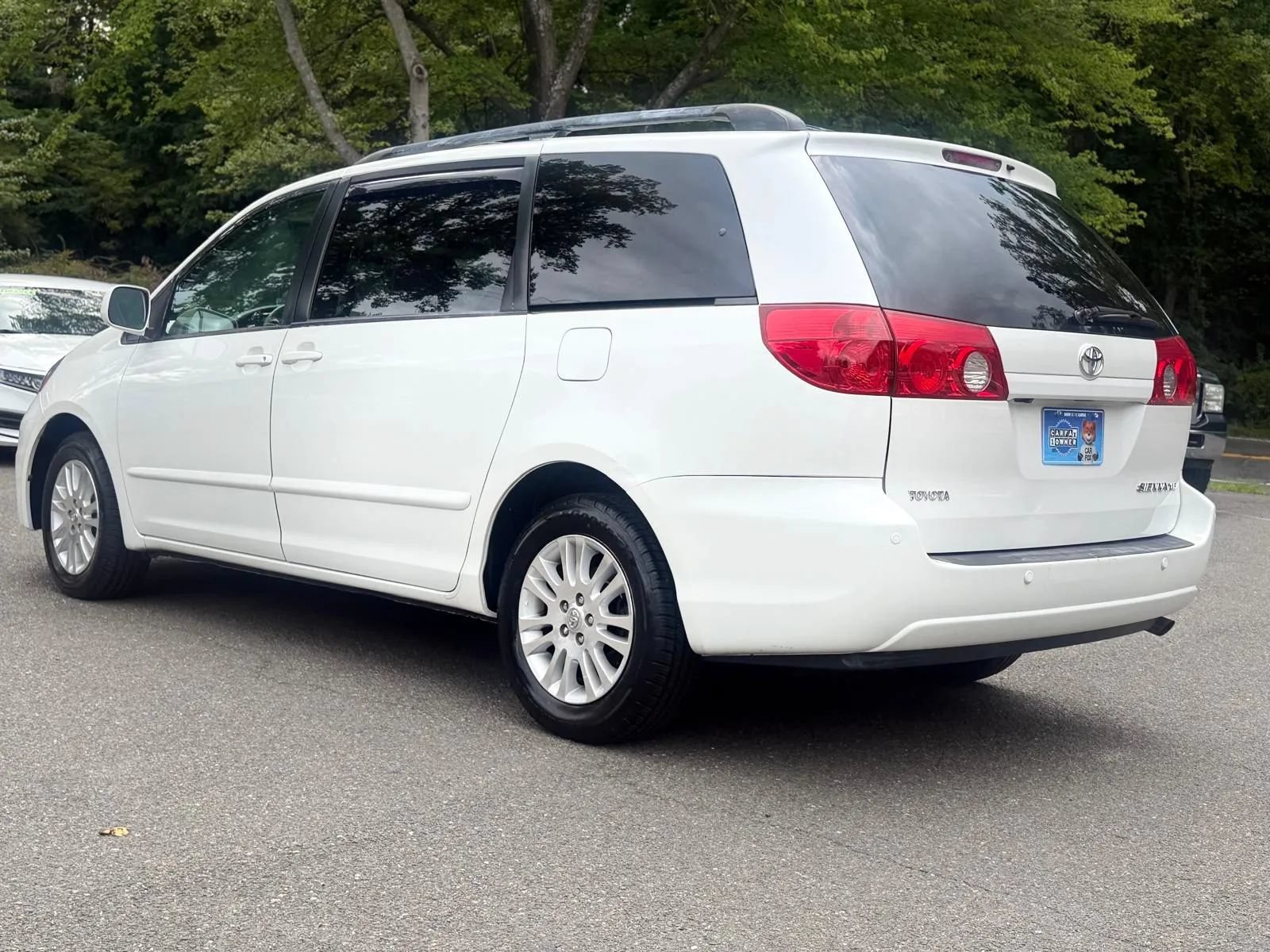 Used 2009 Toyota Sienna XLE FWD image 5