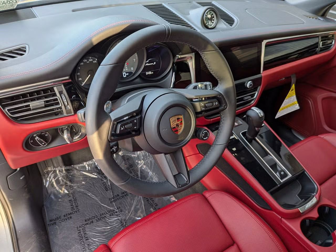 Certified 2025 Porsche Macan S AWD/4WD image 4