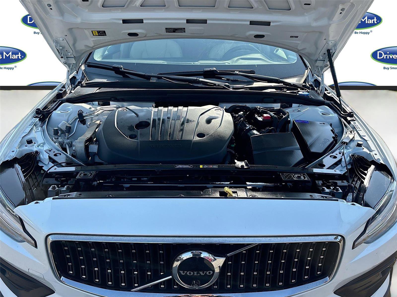 Used 2025 Volvo V60 B5 Cross Country Plus image 31