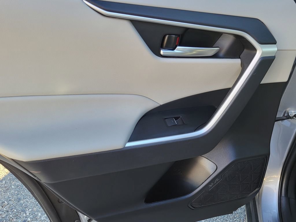 Used 2024 Toyota RAV4 XLE image 33
