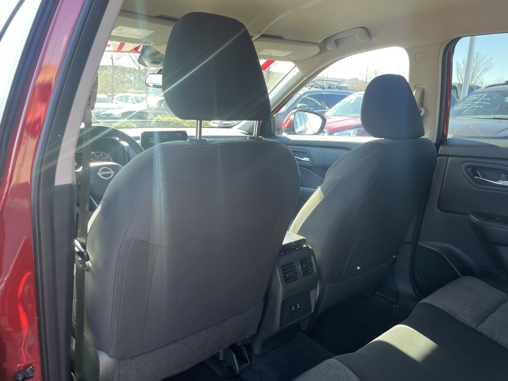 Used 2025 Nissan Rogue SV image 24