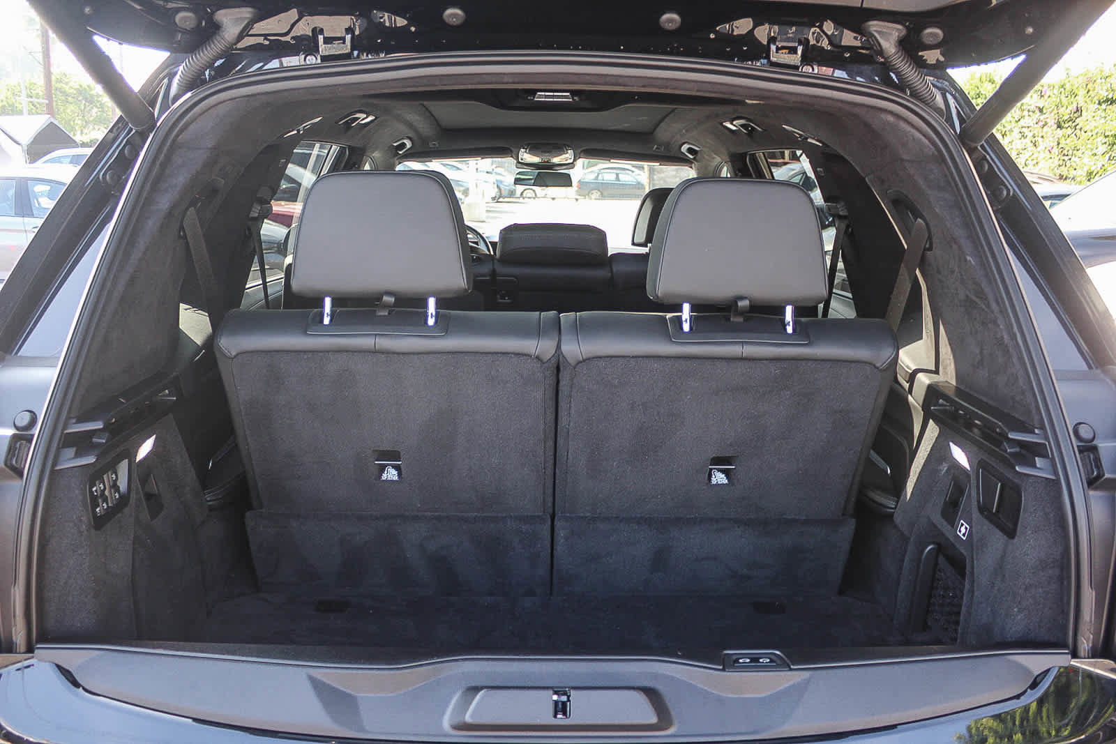 Used 2024 BMW X7 xDrive40i w/ M Sport Package image 25