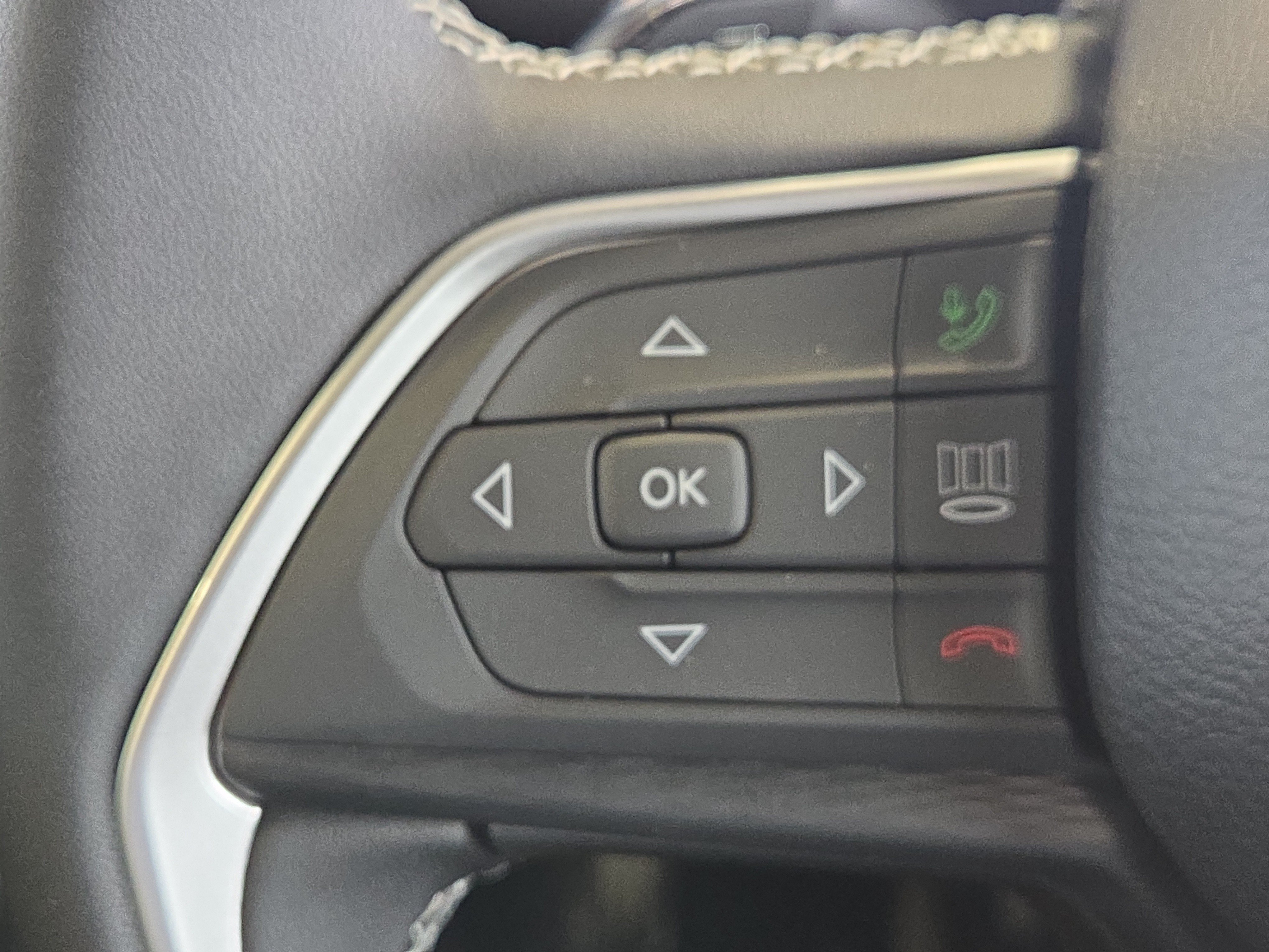 New 2025 Jeep Grand Cherokee L Laredo RWD image 26