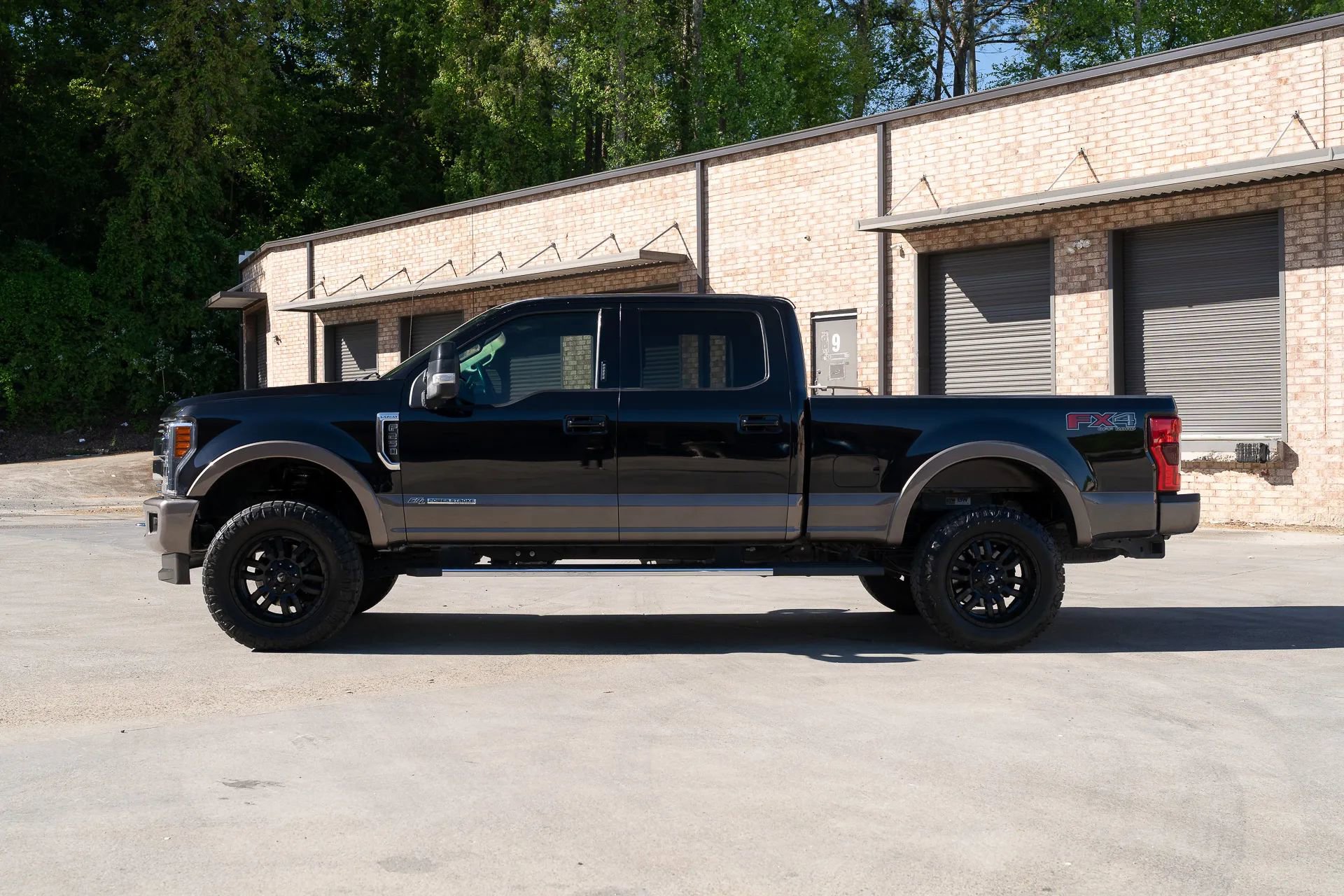 Used 2019 Ford F250 Lariat w/ Chrome Package image 5