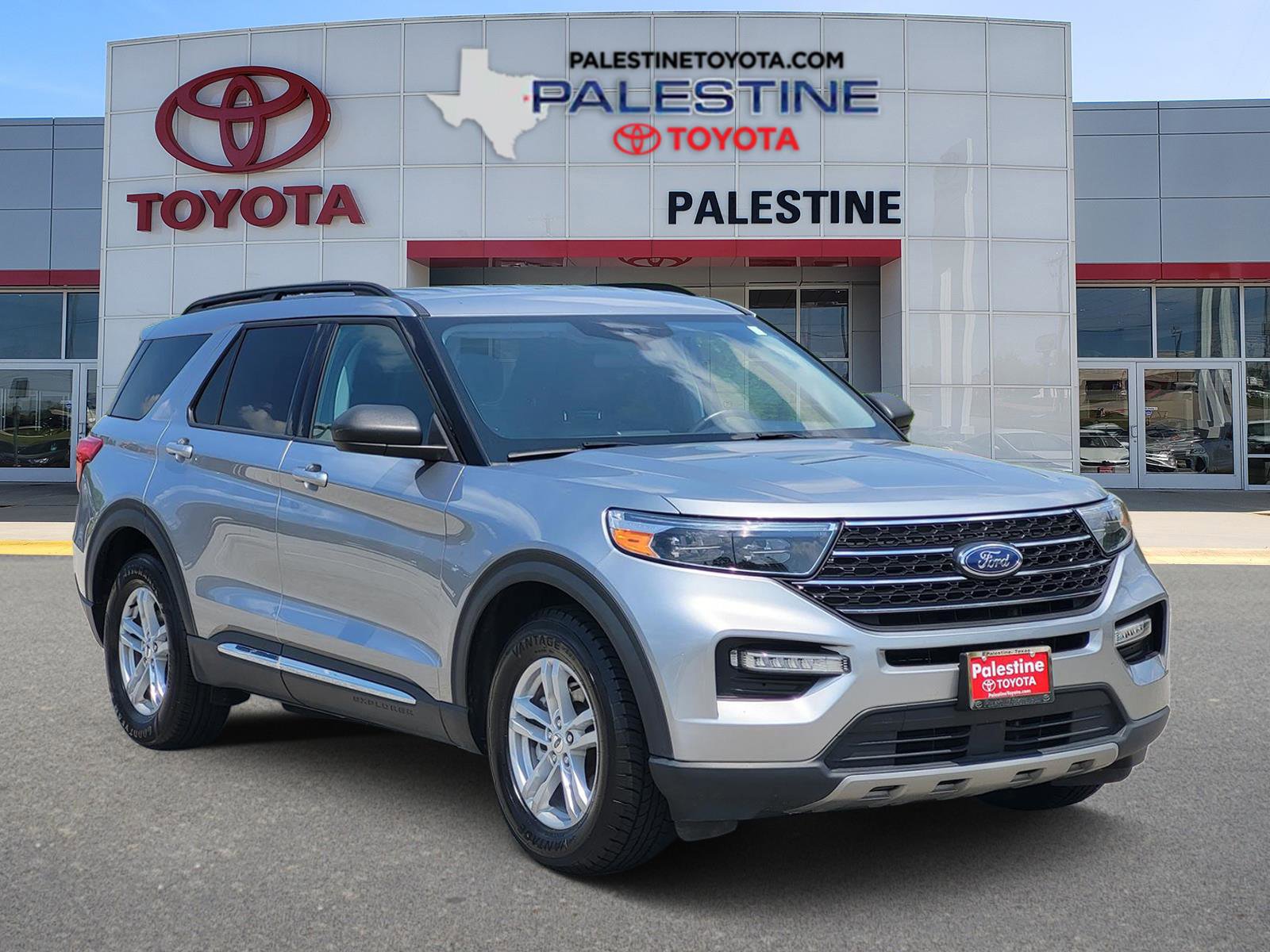 Used 2024 Ford Explorer XLT w/ Equipment Group 202A