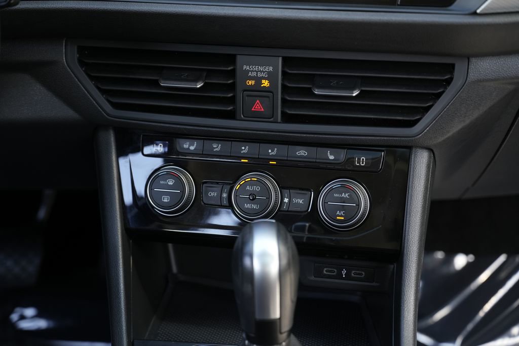 Used 2021 Volkswagen Jetta SE w/ SE Cold Weather Package FWD image 41