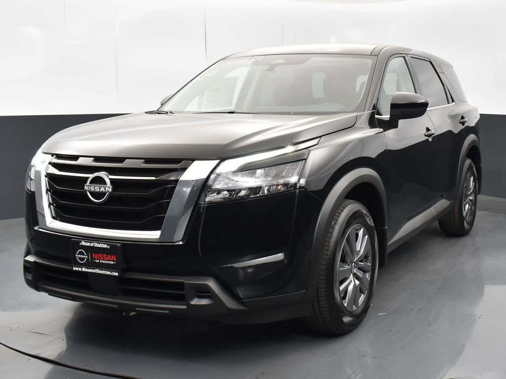 New 2025 Nissan Pathfinder S image 3