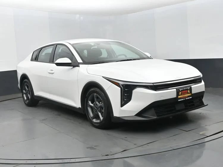Used 2025 Kia K4 FWD image 2