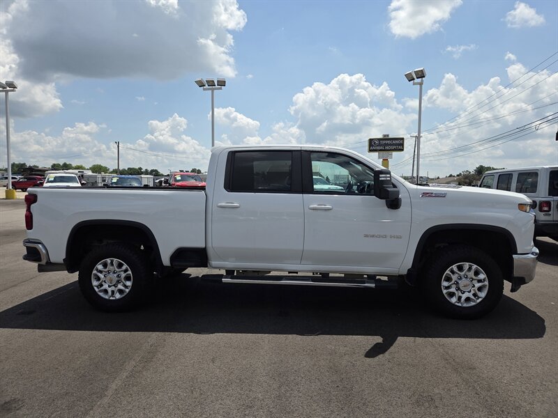 Used 2023 Chevrolet Silverado 2500 LT w/ Convenience Package AWD/4WD image 2