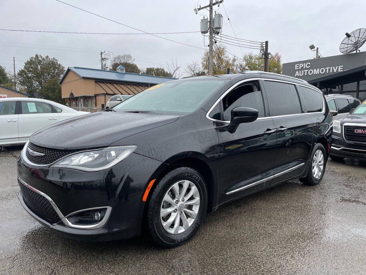 Used 2019 Chrysler Pacifica Touring-L FWD image 9