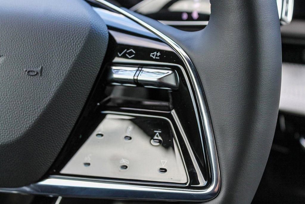 Used 2025 Cadillac Optiq Sport 1 image 25