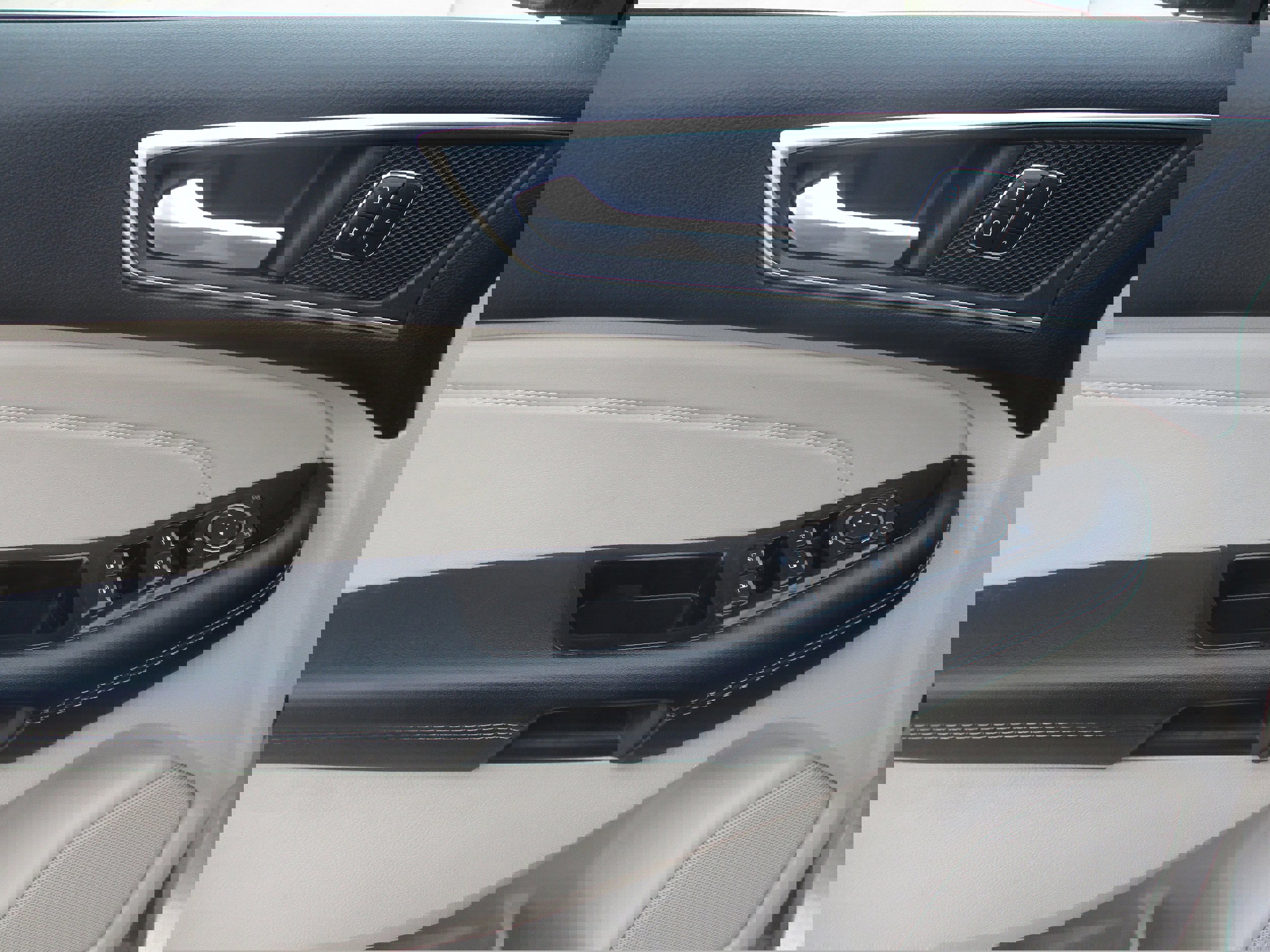 Used 2017 Ford Edge Titanium w/ Cold Weather Package FWD image 13