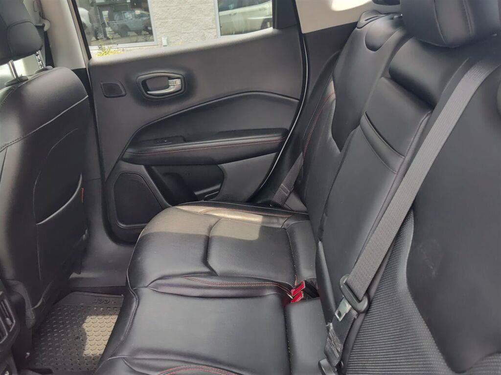 Used 2018 Jeep Compass Trailhawk w/ Leather Interior Group AWD/4WD image 14