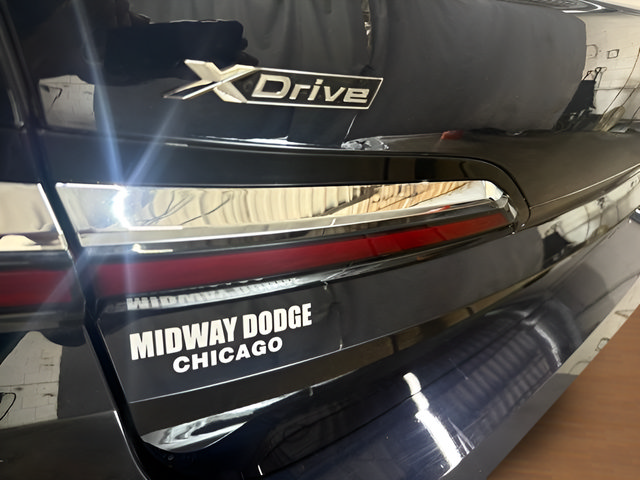 Used 2025 BMW 740i xDrive AWD/4WD image 8