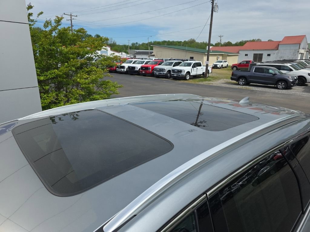 Used 2023 Buick Enclave Avenir FWD image 9
