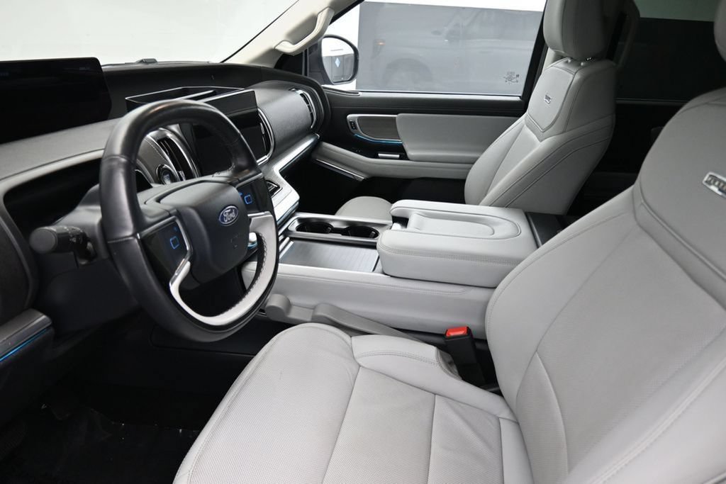 Used 2025 Ford Expedition Max Platinum AWD/4WD image 9
